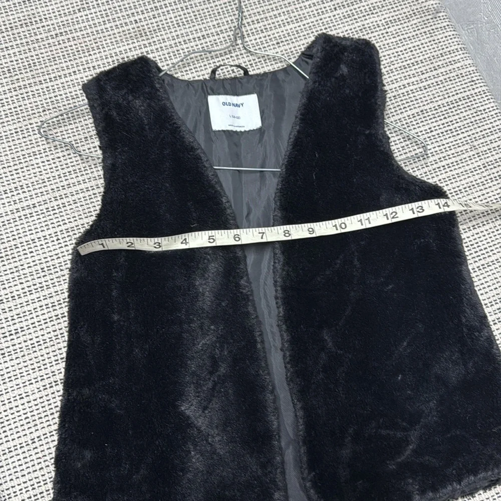 Old Navy black faux fur open front vest size medium large 10/12